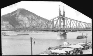 Budapest. Donaubild mit Blocksberg und Franz-Josephs-Brücke