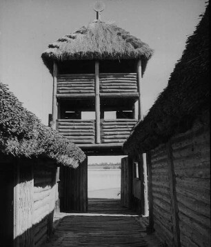 Biskupin (Polen), Siedlung der frühen Eisenzeit (Lausitzer Kultur), rekonstruiertes Tor