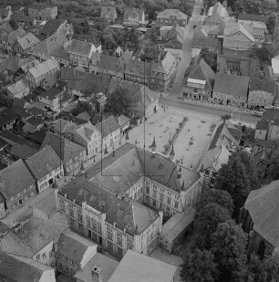 Markt und Rathaus von Bützow : Blickrichtung Süden