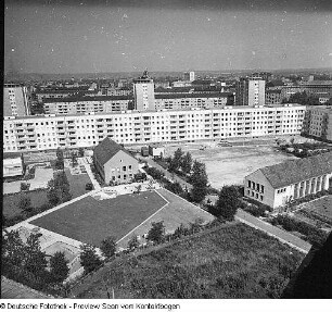 Dresden, Freiberger Straße, Freiberger Platz. Bau der Schwimmhalle, Blick vom Turm der Annenkirche, ...