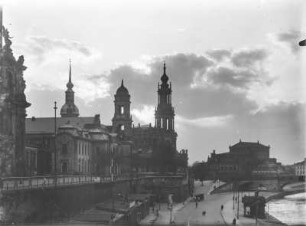 Dresden, Terrassenufer : Dresden. Blick über das Terrassenufer gegen Brühlsche Terrasse, Hofkirche und Opernhaus