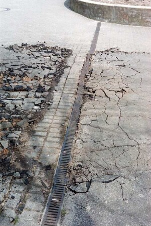 Am Schulzentrum 1: Kreisgymnasium Bargteheide: Schulgelände: Schäden an Asphalt, Detailaufnahme