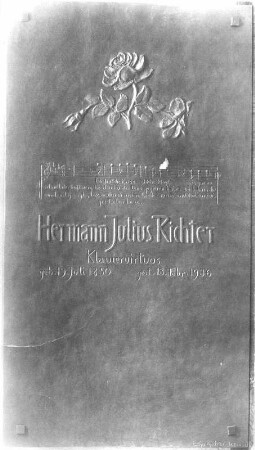 Grabstein für Hermann Julius Richter : Dresden. Grabstein für Hermann Julius Richter. Sandstein, Bronze (1936; E. Richter)