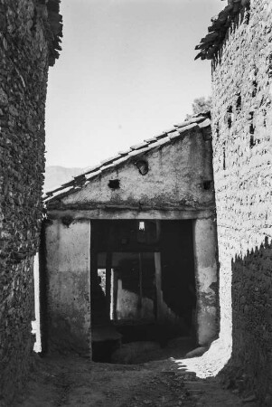 Durchgang : Durchgang in einem Dorf der Kabylen