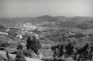 Blick auf die Bucht und Stadt von Skala/Patmos