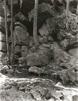 Mittelsächsisches Bergland. Brauselochbach am Cordieritgneisriegel vor der Mündung in die Zwickauer Mulde, südöstlich Rochsburg