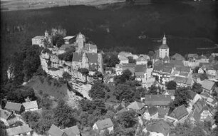 Hohnstein. Burg und Stadtkern. Luftbild-Schrägaufnahme von Osten