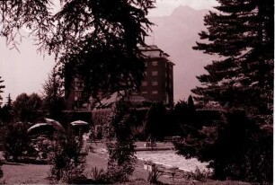 Meran Dorf Tirol: Garten mit Swimmingpool Hotel Emma