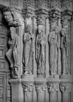 Westportal der Basílica de San Vicente — Südliches Gewände mit 5 Apostelfiguren