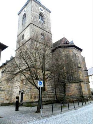Stadtkirche - Ansicht von Südosten über Kirchturm und Chor in Übersicht