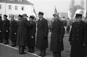 Freiburg: Jean-Bart-Kaserne; General Carolet verteilt Orden