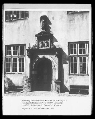 Portal zur Schlosskapelle