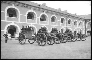 Theresienstadt. K. u. K. Divisionsartillerie-Regiment No. 26. Unbespanntes Geschützexerzieren