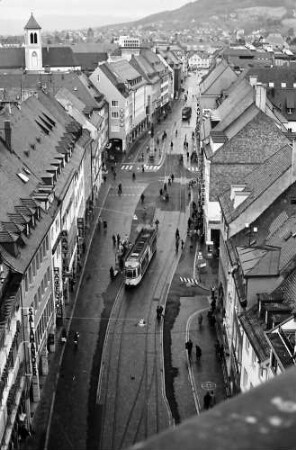 Freiburg: Blick vom Martinstor auf Kaiser-Joseph-Straße nach Umbau Fußgängerzone
