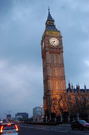 Uhrturm am Parlament mit Glocke Big Ben