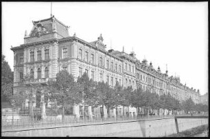 Karlsbad. Kaiserin-Elisabeth-Quai mit Kaiser-Franz-Joseph-Gymnasium