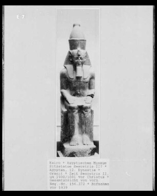 Sitzstatue Sesostris II?