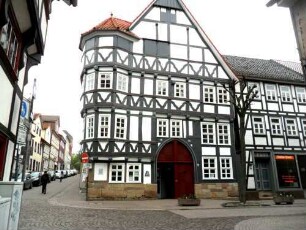 Stadtansicht - Sommermannsches Fachwerkhaus Jahr 1511 - mit Eckerker sowie Fachwerk-Struktur in Übersicht