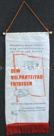 Wettbewerbswimpel des FDGB für das Elektroapparatewerk Berlin-Treptow