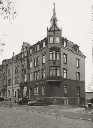 Radeberg, Wohnhaus : Radeberg. Wohnhaus. Güterbahnhofstraße 3. Um 1900. Straßenansicht