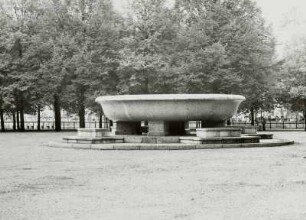 Berlin, Lustgarten. Kolossalschale (1826-1829; K. F. Schinkel, G. C. Cantian)