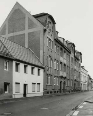 Mügeln, Wohnhäuser : Mügeln (Kreis Oschatz), Wohnhäuser, Ernst-Thälmann-Straße 51/59, Straßenansicht