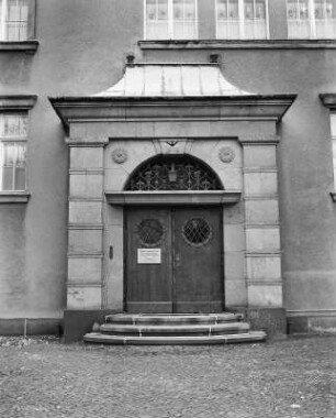 Wurzen. Ehemalige Öffentliche Höhere Handelslehranstalt (Grundschule der Diesterwegschule), Eduard-Schulze-Straße 3. Portal