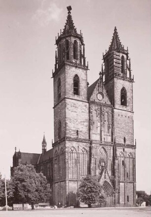 Magdeburg. Dom zu Magdeburg St. Mauritius und Katharina (1363 geweiht). Ansicht von Westnordwesten