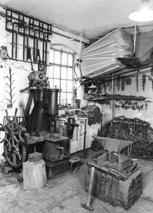 Kreischa-Quohren, Schulstraße 6. Metallbau und Kunstschmiede Pechmann. Werkstatt (Teilansicht)