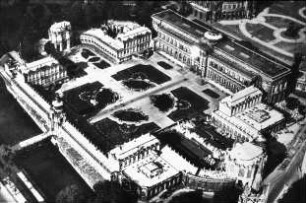 Dresden, Zwinger; Gesamtansicht: Luftbild; 1709-1728: Matthäus Daniel Pöppelmann; Balthasar Permoser; 1847-1854: Gemäldegalerie von Gottfried Semper; Pöppelmann, Matthäus Daniel; Permoser, Balthasar; Semper, Gottfried