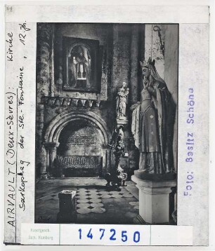 Airvault (Deux-Sèvres): Kirche, Sarkophag der Hl. Fontaine (12. Jhd.)