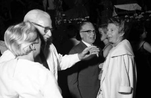 12. Tagung 1962 Physik; Studentenabend beim Tanz: H. Kiderlen, Walter H. Brattain, Emilio Segrè mit Frau E. Segrè