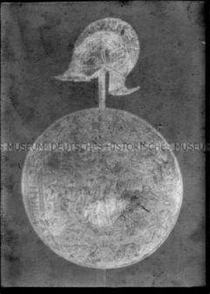 Sturmhaube und Rundschild