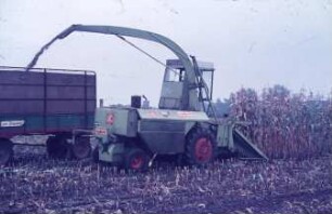 Fotografie: Erntetechnik, Feldhäcksler selbstfahrend, Trommelfeldhäcksler, Maisgebiss, Parallelverfahren