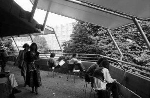 Freiburg: Universitätsbibliothek, Cafeteria-Terrasse