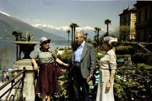 Bellagio: Schwimmbad vor dem Hotel, Villa Serbelloni mit Hans und Bobby