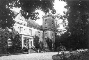 Kraśnik Dolny (Nieder-Schönfeld). Schloss (2. H. 17. Jh., 19. Jh.). Gartenseite mit Turm