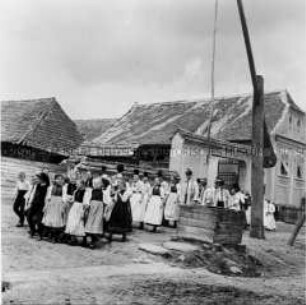 Kirchgang in Siebenbürgen