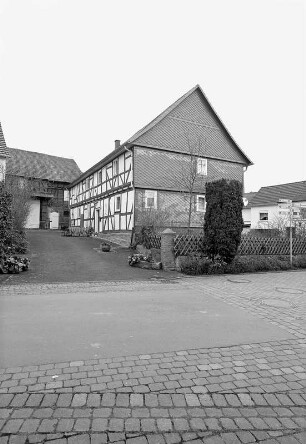 Wohnhaus; Fuldabrück, Dorfstraße 17, Dorfstraße 19