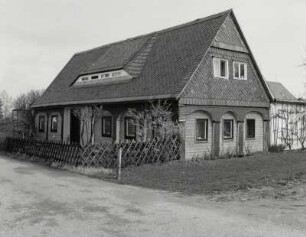 Neugersdorf, Umgebindehaus : Neugersdorf. Wohnhaus (1. Hälfte 19. Jahrhundert), Wiesenstraße 65. Eckansicht