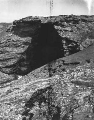 Die Küste bei Belle-Île : Blick auf die Küstenformation mit Höhlen bei Belle-Île