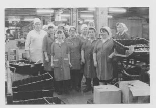 Arbeiterinnen im VEB Fischwerk