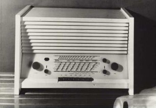 Braun Tischsuper „G 11"