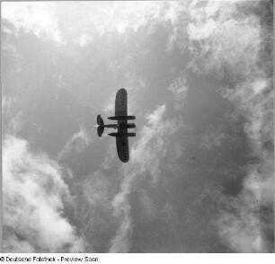 Rostock-Warnemünde. Deutsche Verkehrsfliegerschule, Zweigstelle Seefliegerschule Warnemünde. Flugzeug während eines Übungsfluges
