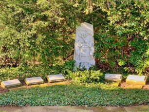 Bad Oldesloe: Friedhof an der Hamburger Straße: Grabstätte der Familie Ströh
