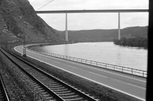 Winningen: Strecke mit Moselautobahnbrücke bei Winningen