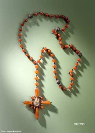 Rosenkranz mit anhängendem Kreuz und Medaillon