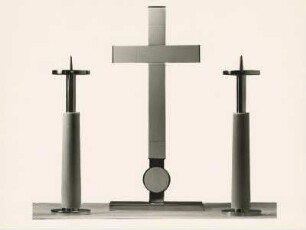 Altargerät: Kreuz und 2 Leuchter von Wilhelm Wegel