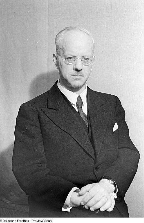 Porträtaufnahme des Historikers Johannes Stroux : aufgenommen während der Veranstaltung "Ein Jahr Kulturbund zur Demokratischen Erneuerung Deutschlands" im Juli 1946
