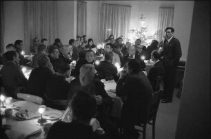 Weihnachtsfeier im Männerwohnheim "Haus Bodelschwingh" des Vereins für evangelische Heimfürsorge